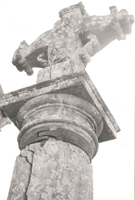 croix de cimetière, détail