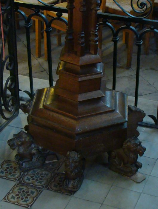 aigle-lutrin, détail