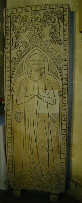 plaque funéraire d’une dame
