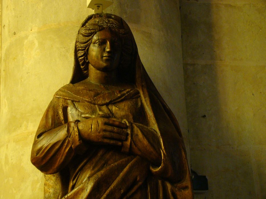 statue : Sainte dite autrefois Vierge, vue partielle