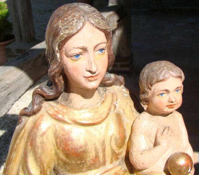 statue (statuette) : Vierge à l'Enfant, vue partielle