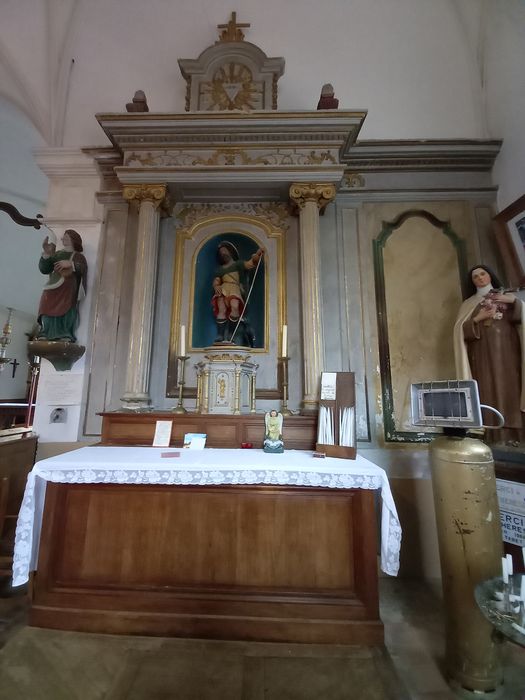 Autel latéral sud, retable, statue : Saint Roch, et statue de poutre de gloire : Saint Jean