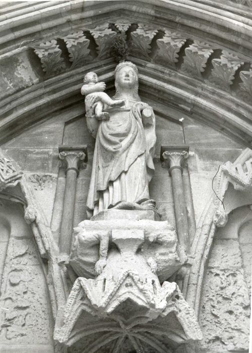 Statue : Vierge à l'Enfant