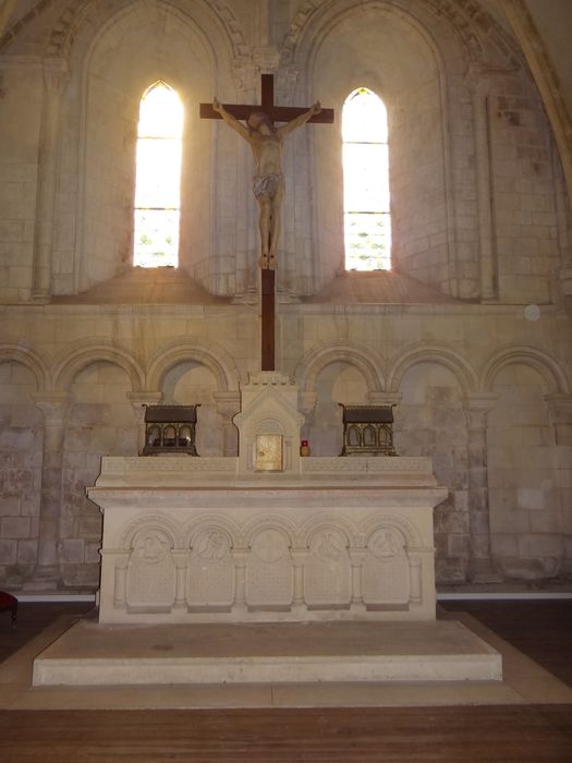 Autel (maître-autel) et son tabernacle