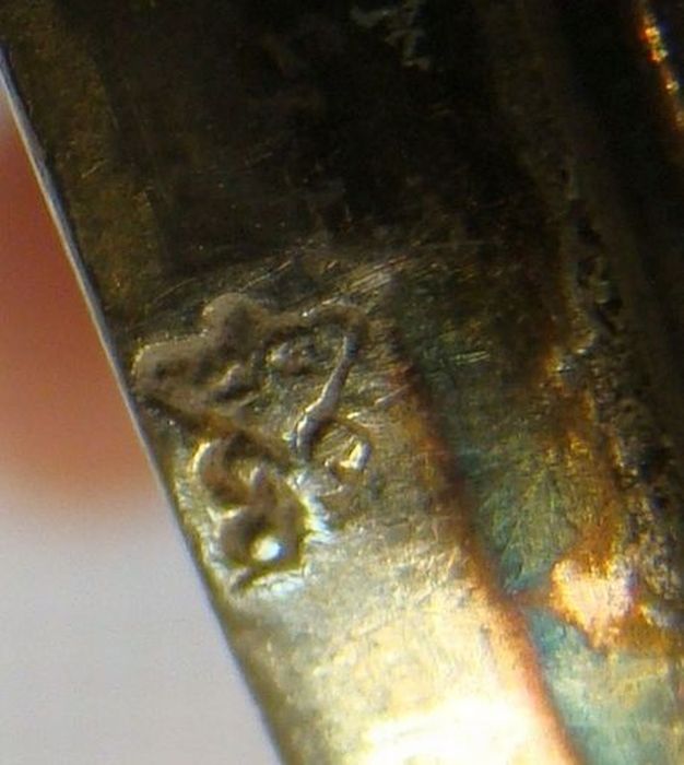 pyxide, détail d’un poinçon