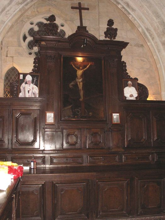 Meubles de sacristie (buffet, chasubliers, placards), boiseries, gradin, retable et tableau : Crucifixion
