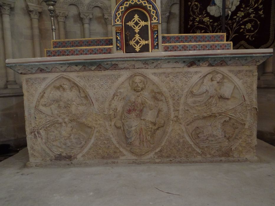 maître-autel, bas-relief : Christ et Tétramorphe