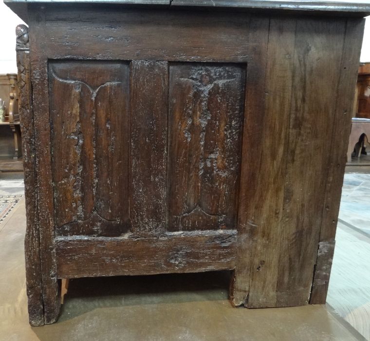 autel (ancien coffre), détail
