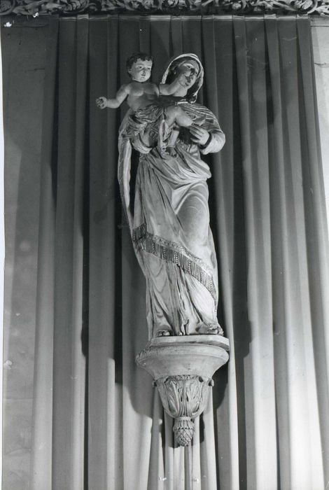 statue : Vierge à l'Enfant