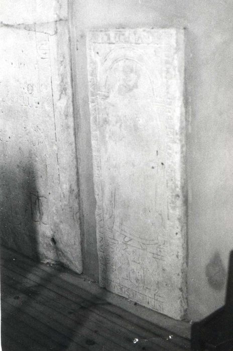 dalle funéraire de d'un anonyme