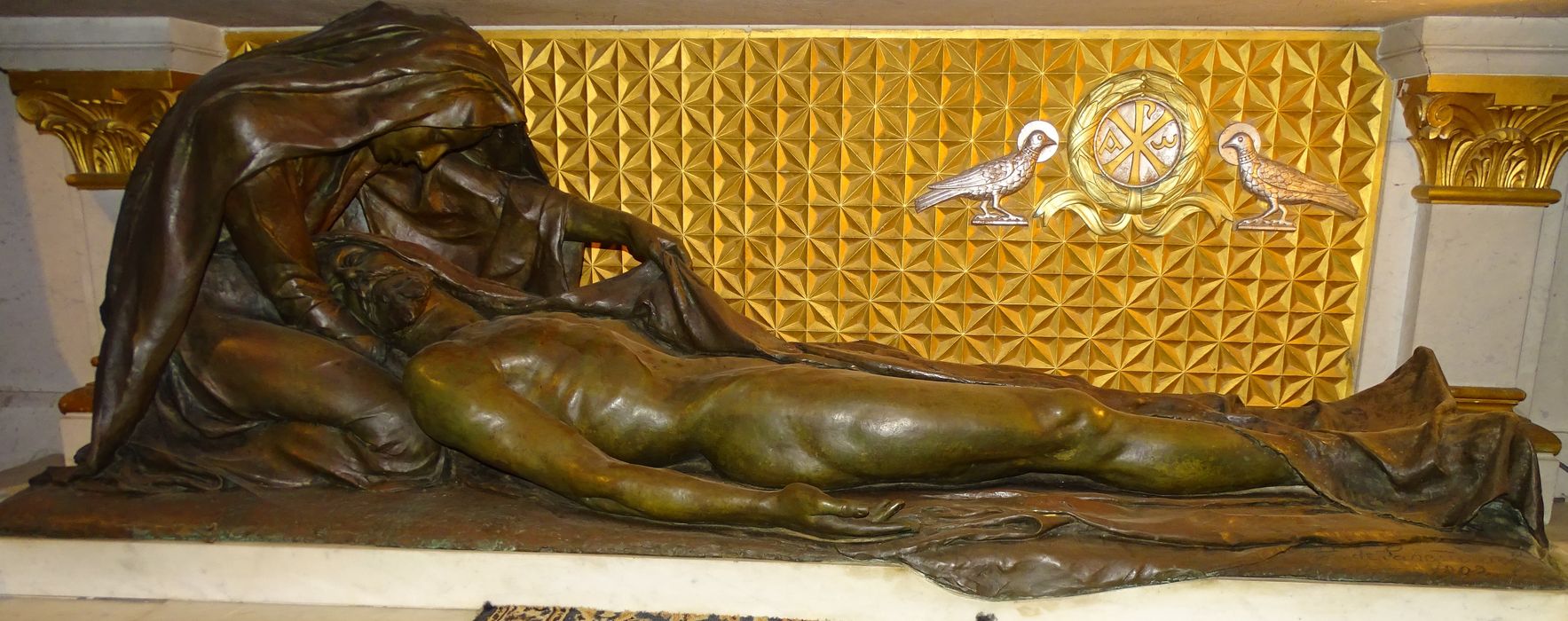 Statue : Christ mort