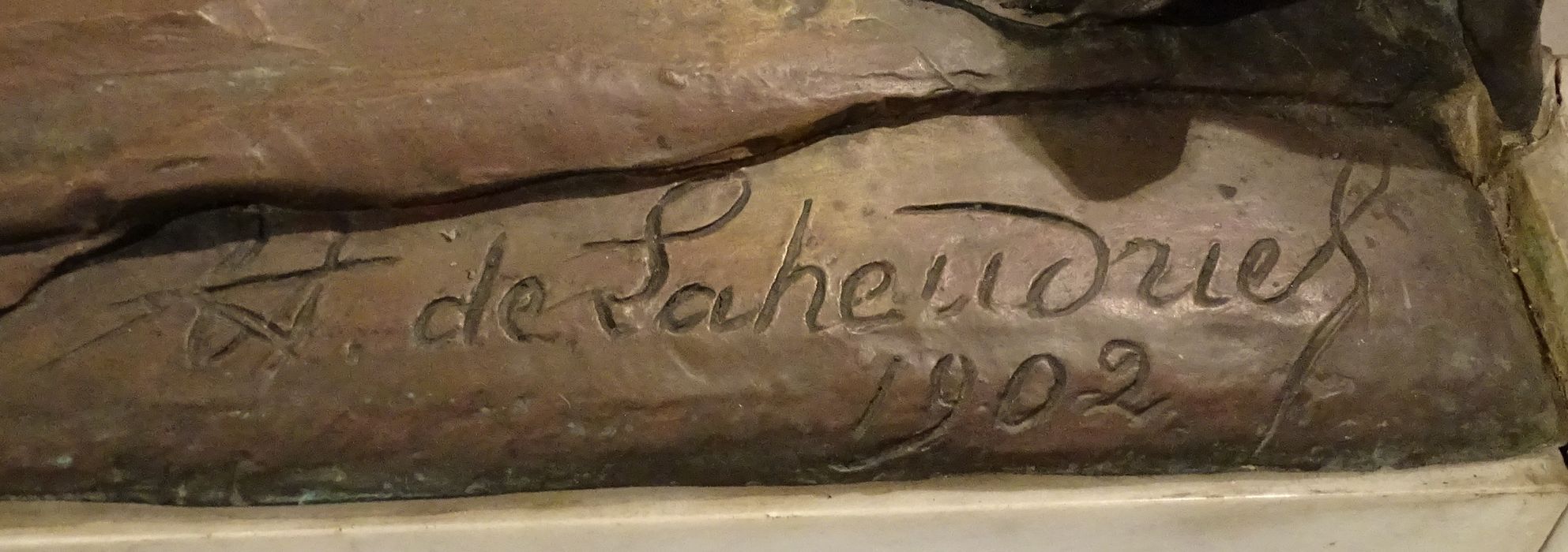 statue : Christ mort, détail de la signature
