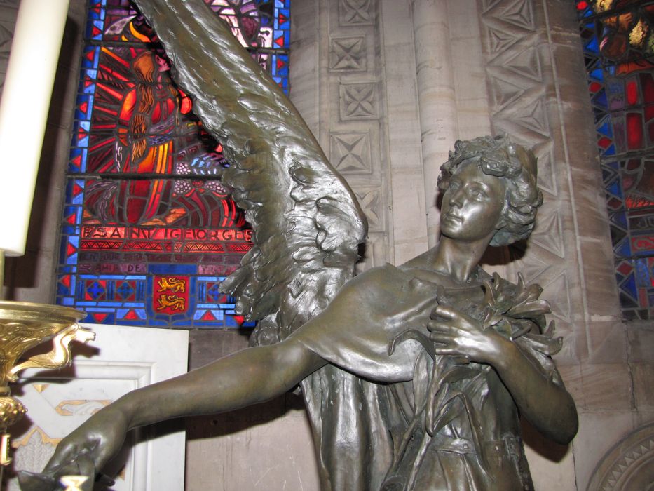 statue : Ange n°1, vue partielle