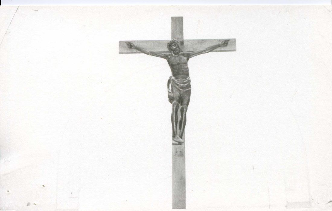 statue : Christ en croix