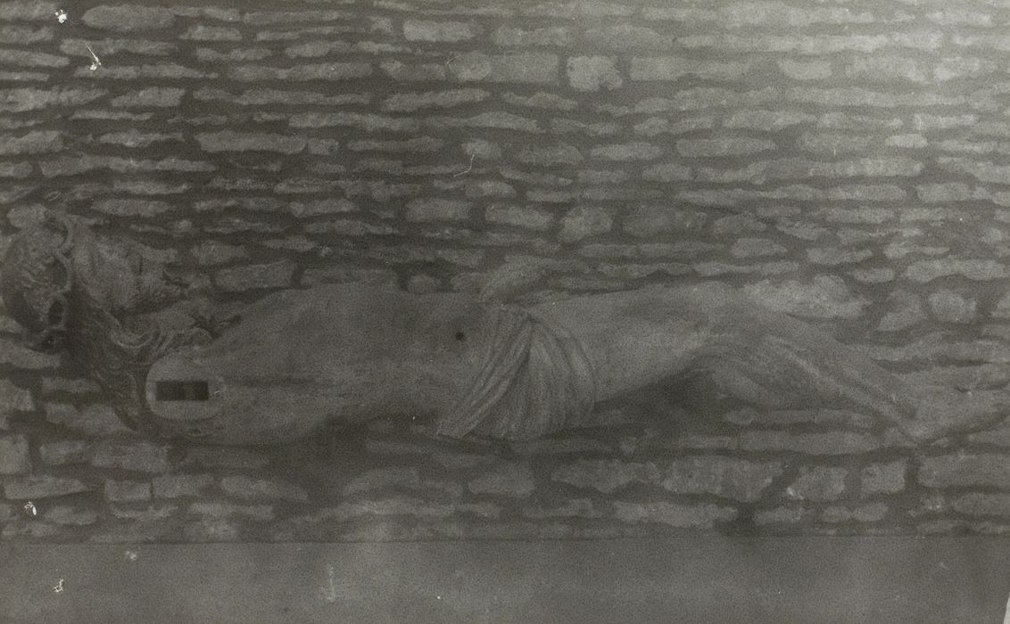 statue : Christ en croix