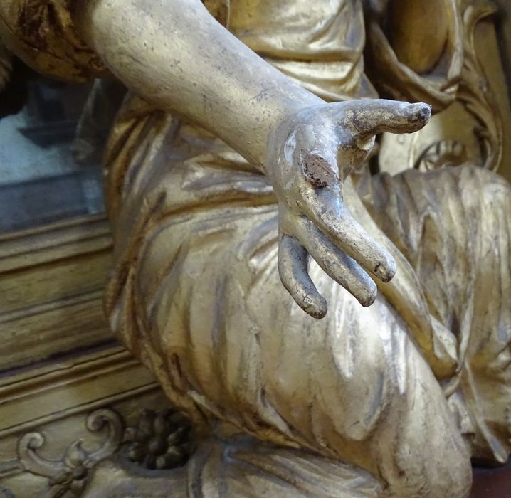 statue : ange adorateur, détail