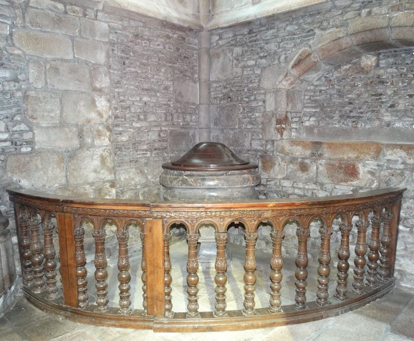 clôture des fonts baptismaux