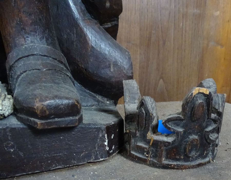 statue : Saint Louis, détail
