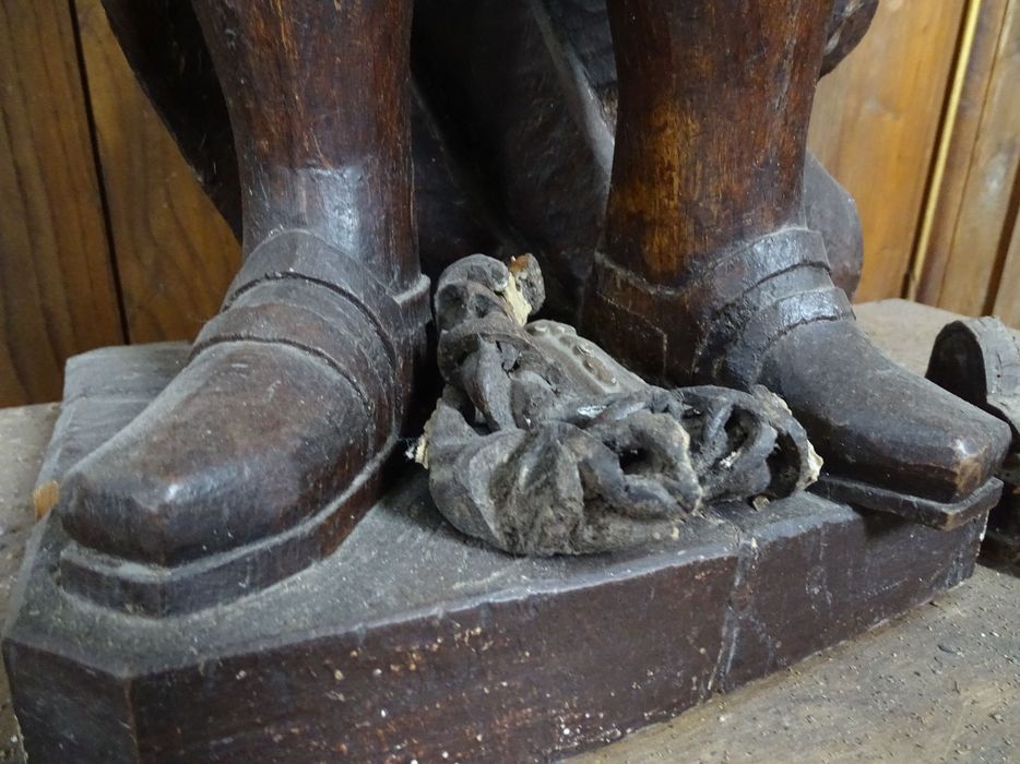 statue : Saint Louis, détail