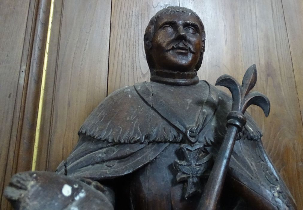 statue : Saint Louis, vue partielle