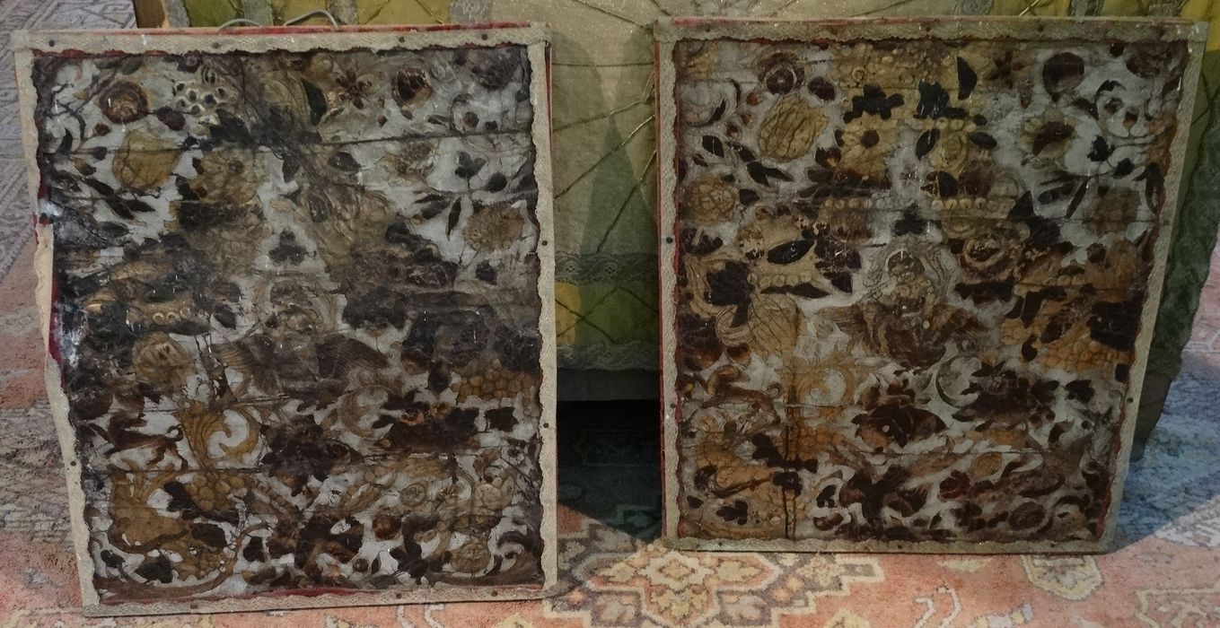 2 carreaux de cuir doré