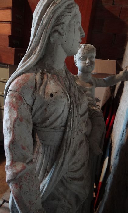 statue : Vierge à l'Enfant, vue partielle