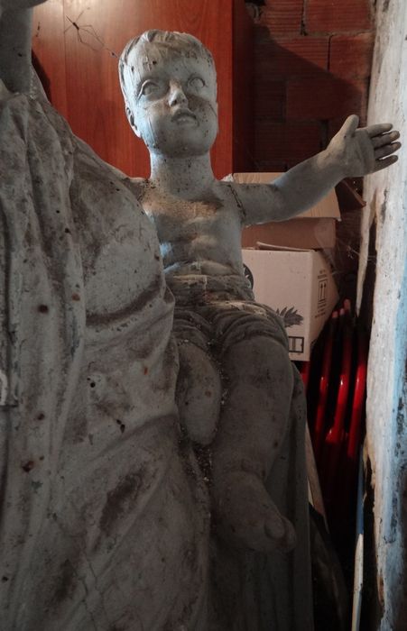 statue : Vierge à l'Enfant, détail
