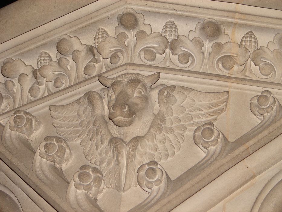 bas-relief : Taureau de saint Luc