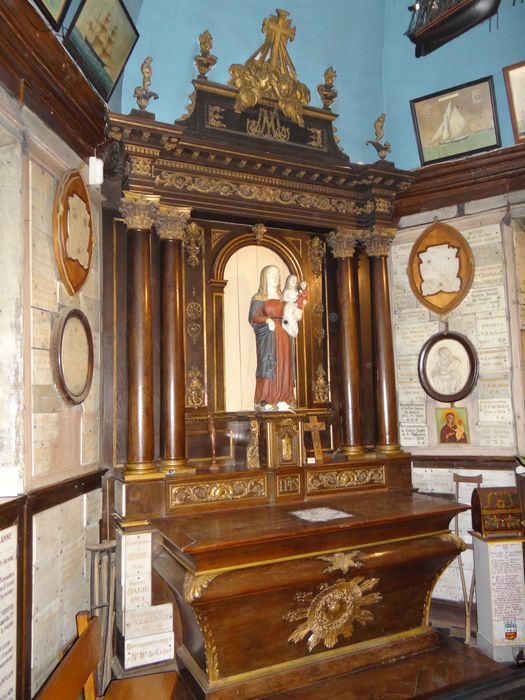 Autel latéral sud, degré, gradin, tabernacle, retable et statue : Sainte Anne trinitaire