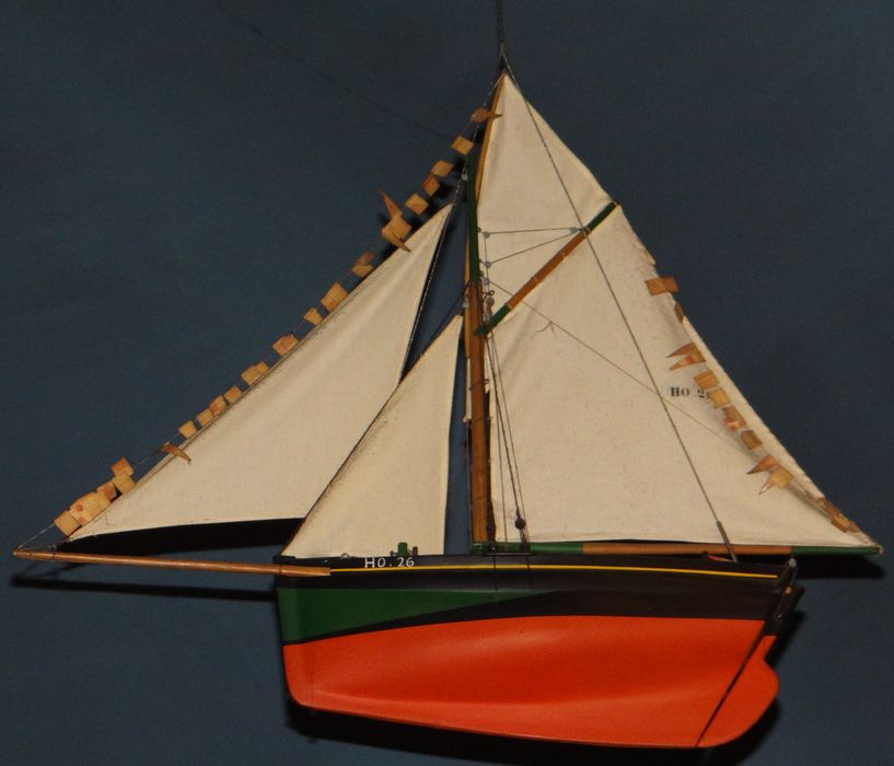 Ex-voto maquette de la petite barque de Honfleur HO 26