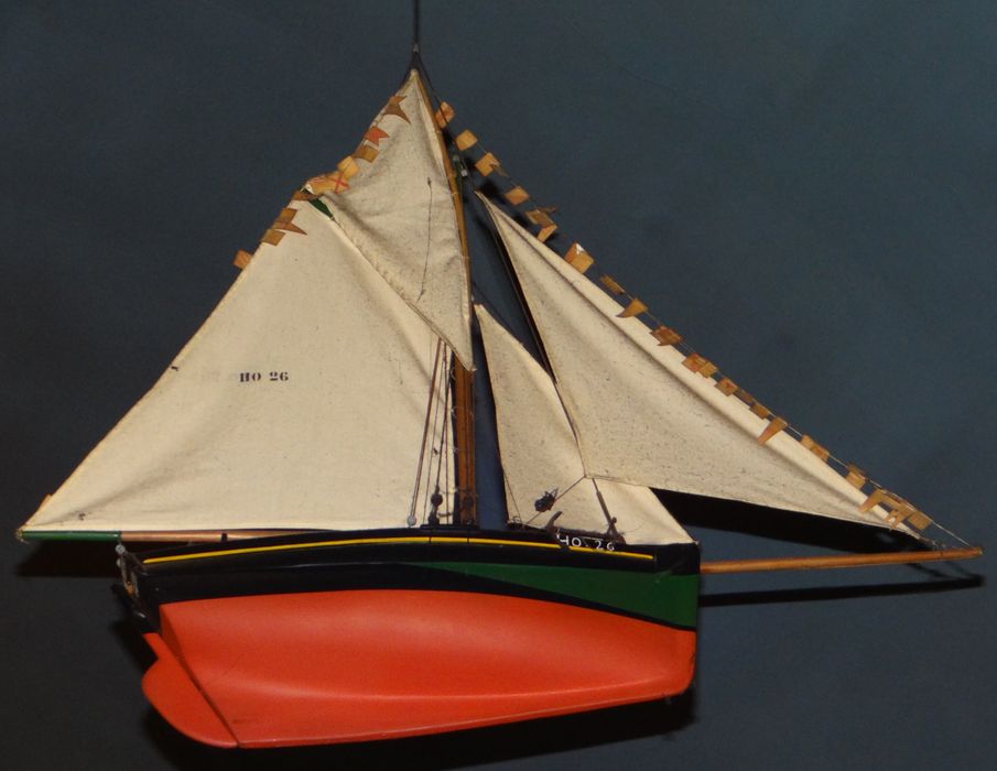 ex-voto maquette de la petite barque de Honfleur HO 26