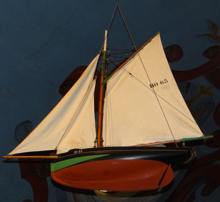 ex-voto maquette de la barque chalutière de Trouville HO 63