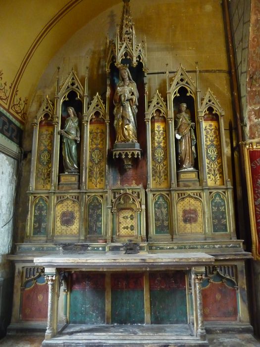 autel latéral nord, tabernacle, retable, statues : Saint Raphaël, Saint Gabriel, Vierge à l’Enfant