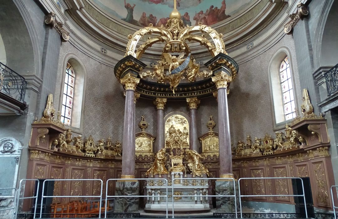 baldaquin, lambris de demi-revêtement