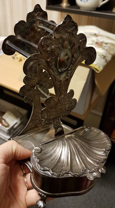 Vase à ablutions ou salière baptismale