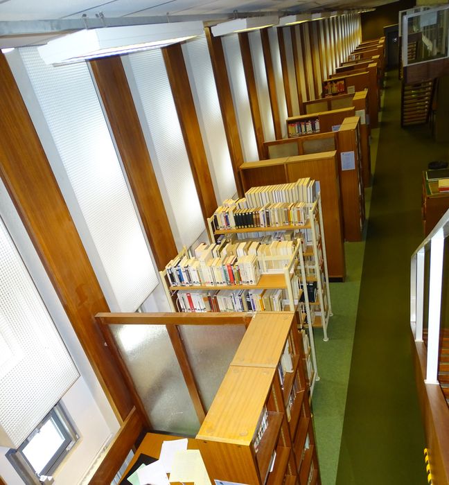 rayonnages et claustras vitrées