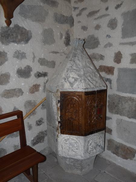 fonts baptismaux, vue générale - © Ministère de la Culture (France), Conservation des antiquités et objets d'art du Cantal, tous droits réservés