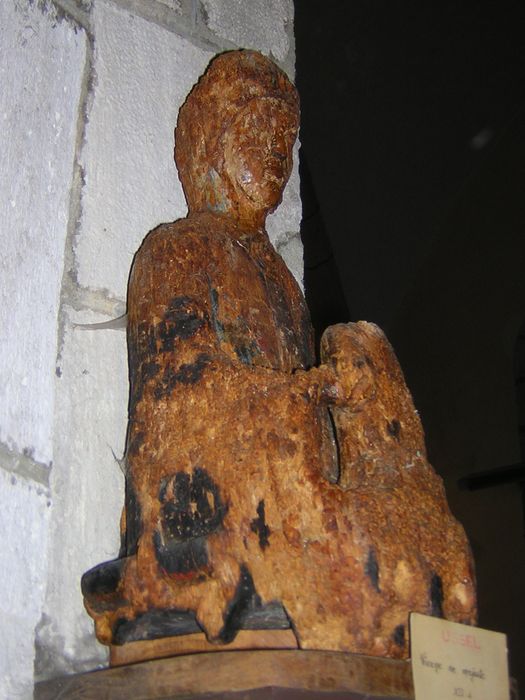 groupe sculpté : Vierge en majesté, profil gauche, détail