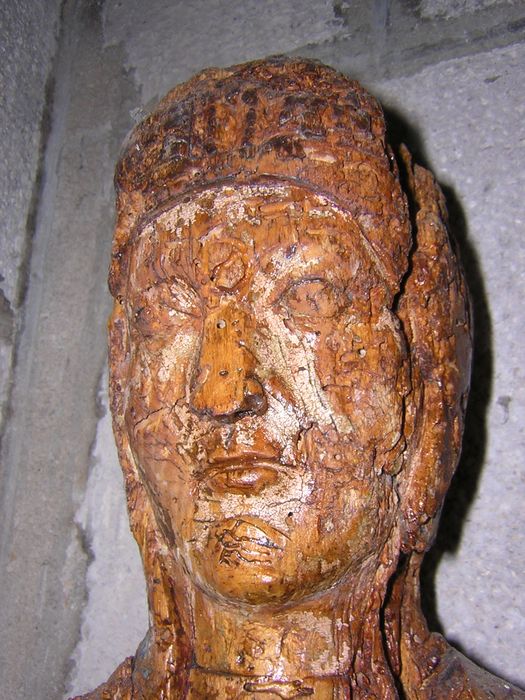 groupe sculpté : Vierge en majesté, détail