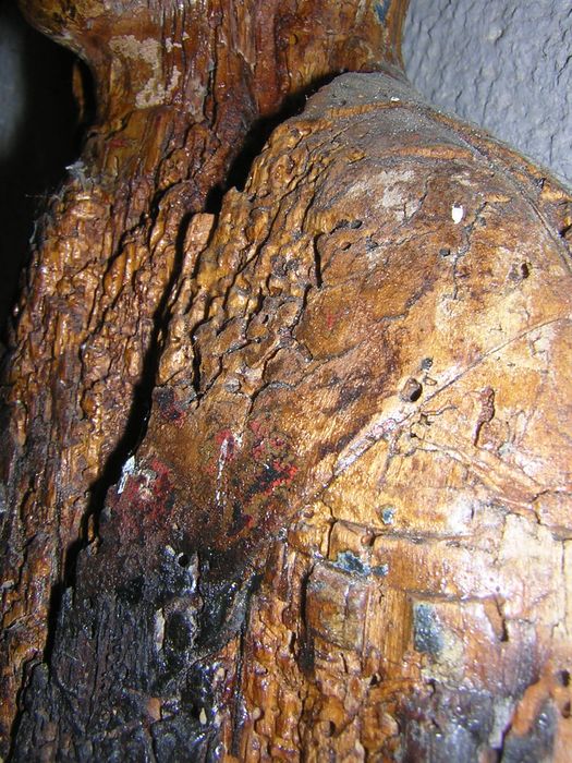 groupe sculpté : Vierge en majesté, profil gauche, détail