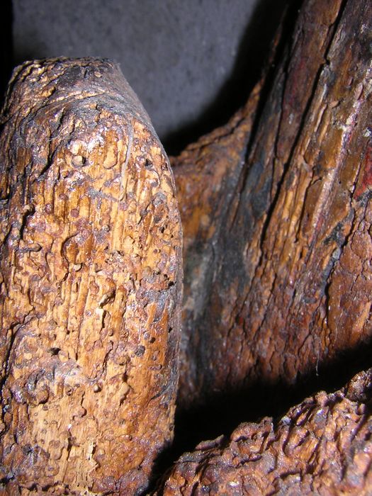 groupe sculpté : Vierge en majesté, profil gauche