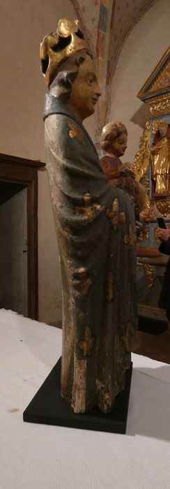 statue : Vierge à l'Enfant avec livre et encrier (Vierge à l'encrier), profil droit