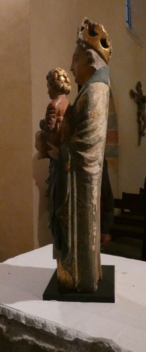 statue : Vierge à l'Enfant avec livre et encrier (Vierge à l'encrier), profil gauche