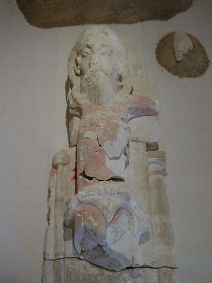statue : Christ en croix, vue partielle
