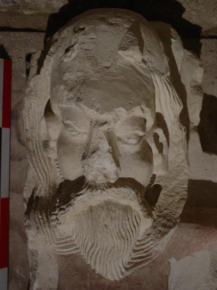statue : Christ en croix, détail du visage
