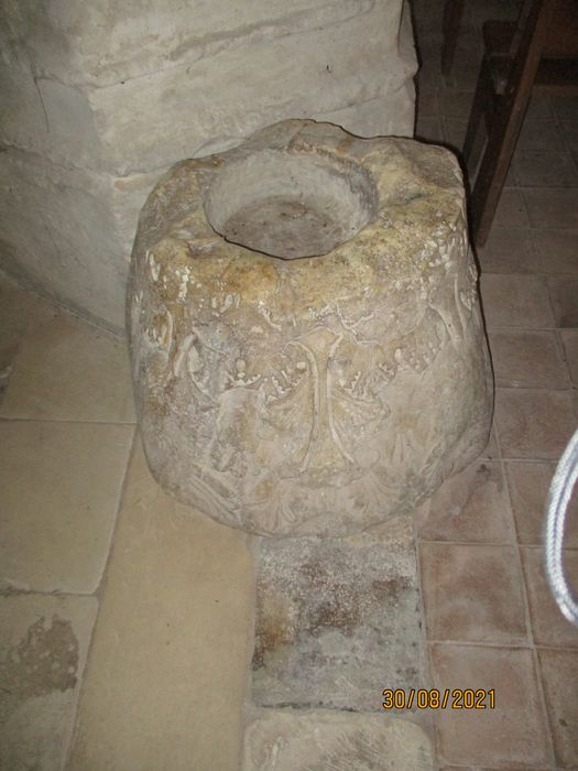chapiteau, bénitier