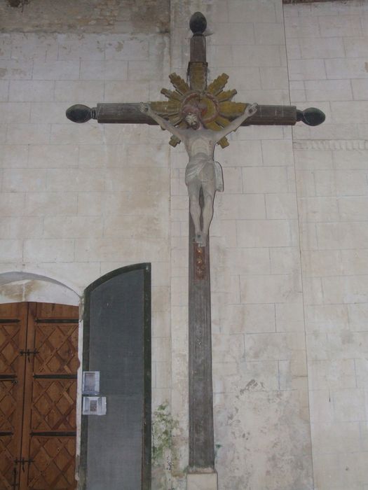 statue : Christ en croix - © Ministère de la Culture (France), Conservation des antiquités et des objets d’art de Charente-Maritime – Tous droits réservés 