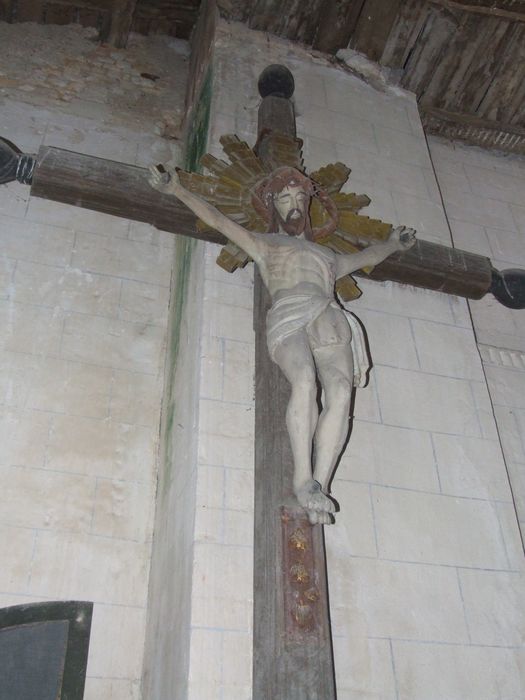 statue : Christ en croix