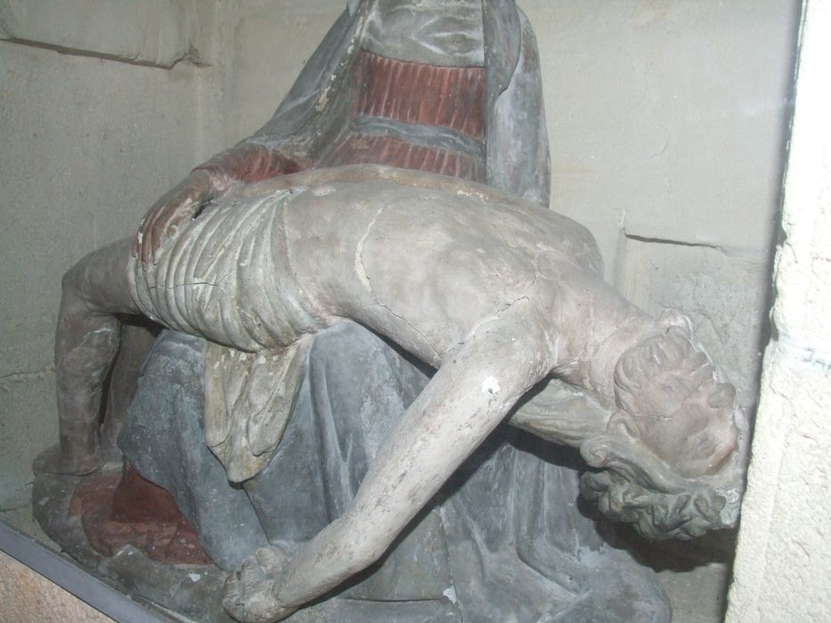 groupe sculpté : Vierge de Pitié, vue partielle