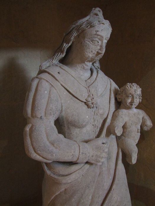 statue : Vierge à l'Enfant, vue partielle